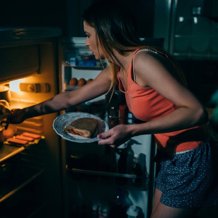 Comer à noite engorda?